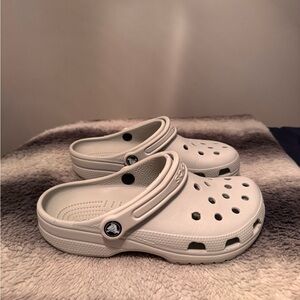 Crocs. 5m 7w